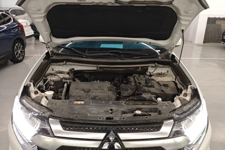 Used Mitsubishi Outlander 2021 Revised Version 2.0L Two-Wheel Drive Comfort Edition 5 Seats Engine Bay