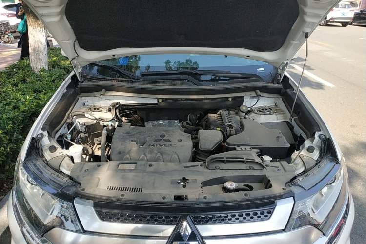 Used Mitsubishi Outlander 2021 2.0L Two-Wheel Drive Comfort Edition 5 Seats Engine Bay