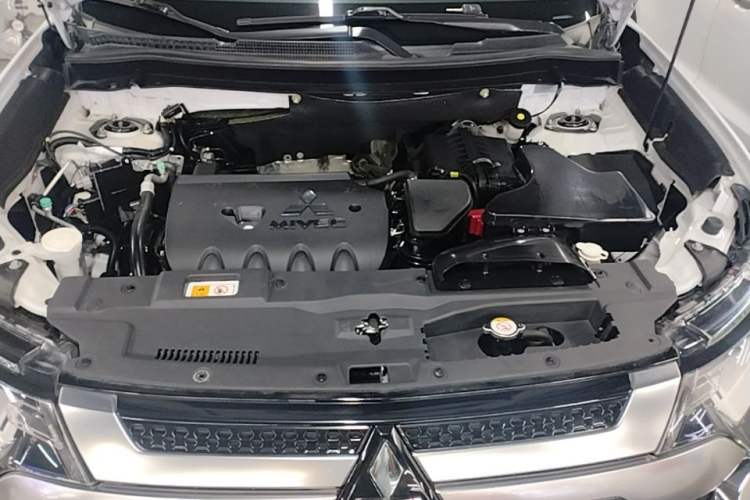 Used Mitsubishi Outlander 2021 Revised Version 2.0L Two-Wheel Drive Comfort Edition 5 Seats Engine Bay