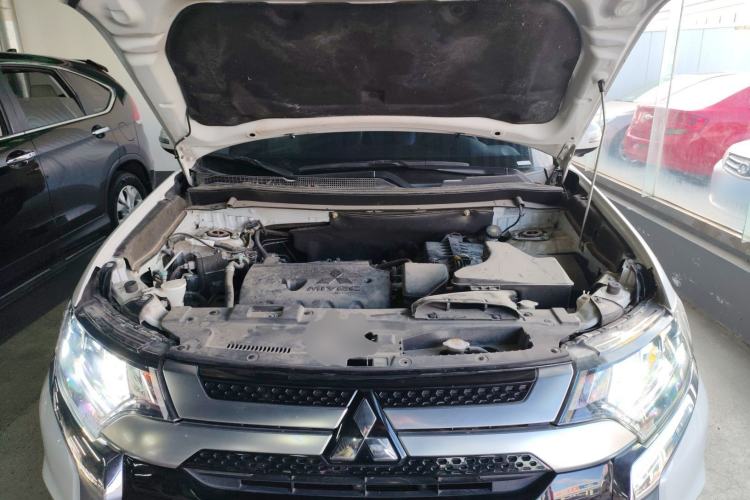 Used Mitsubishi Outlander 2021 2.4L 4x4 Zhi Xiang Edition 7 Seats Engine Bay
