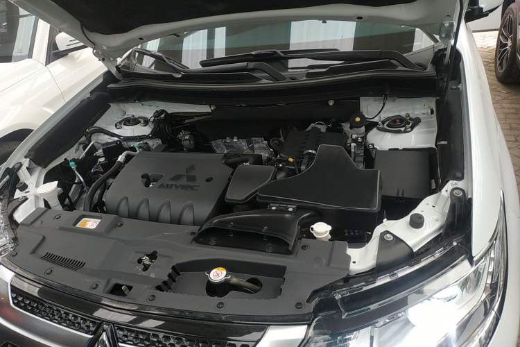 Used Mitsubishi Outlander 2021 Revised Version 2.0L Two-Wheel Drive Comfort Edition 5 Seats Engine Bay