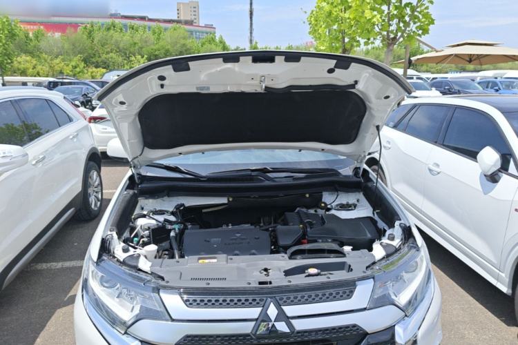 Used Mitsubishi Outlander 2021 Revised Version 2.0L Two-Wheel Drive Comfort Edition 5 Seats Engine Bay