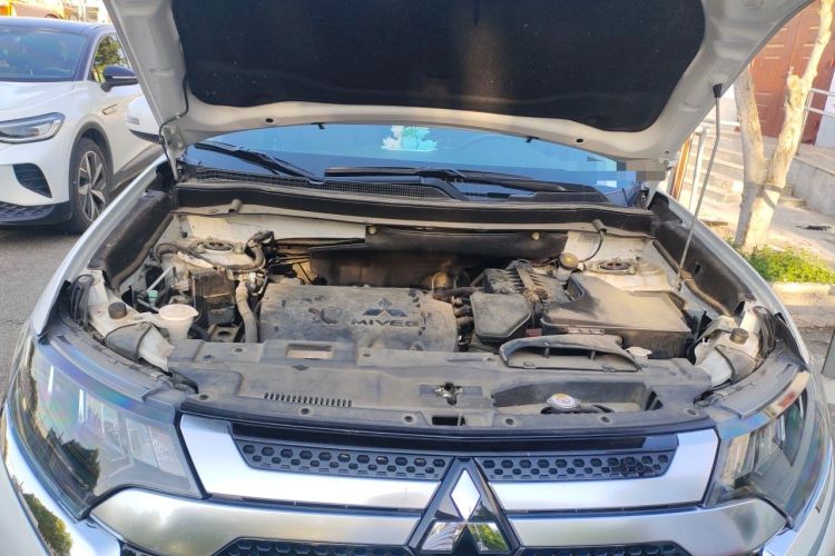 Used Mitsubishi Outlander 2021 2.4L 4x4 Comfort Edition 5 Seats Engine Bay