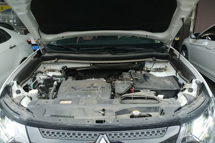 Used Mitsubishi Outlander 2021 2.4L 4x4 DynaDrive Edition 5 Seats Engine Bay