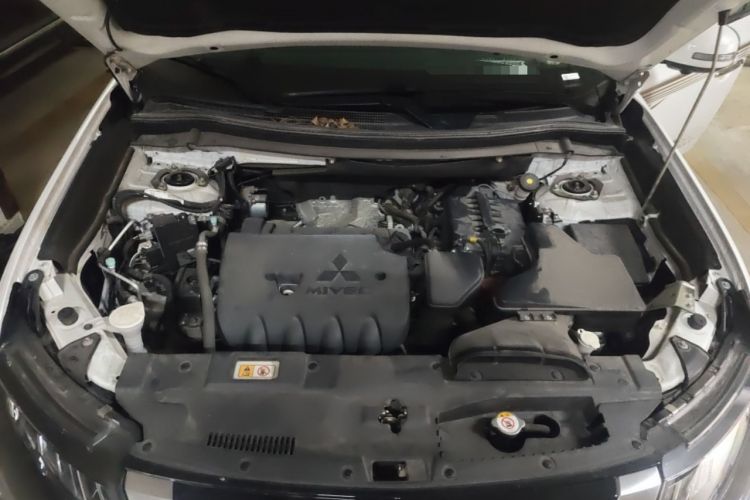 Used Mitsubishi Outlander 2021 2.4L 4x4 Zhi Xiang Edition 7 Seats Engine Bay
