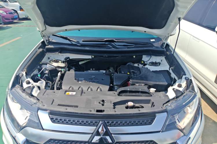 Used Mitsubishi Outlander 2021 Revised Version 2.0L Two-Wheel Drive Comfort Edition 5 Seats Engine Bay
