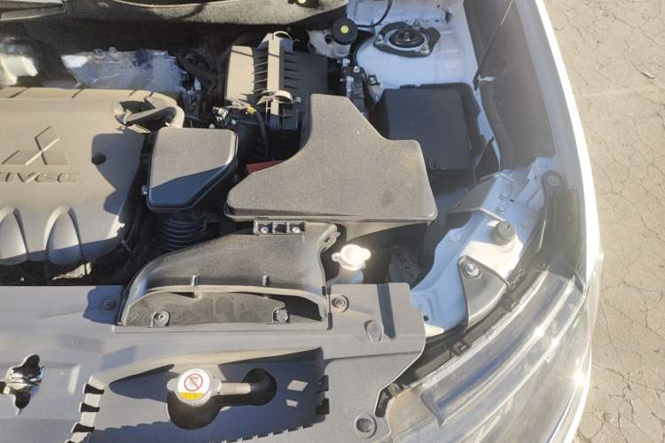 Used Mitsubishi Outlander 2021 2.4L 4x4 DynaDrive Edition 5 Seats Engine Bay Left
