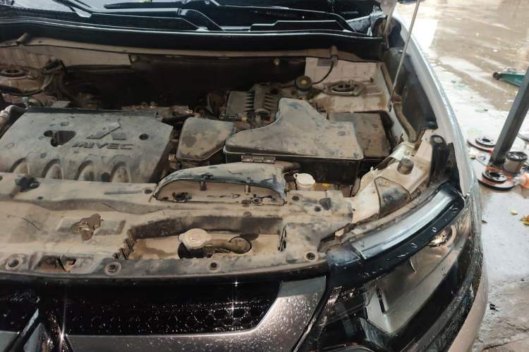 Used Mitsubishi Outlander 2021 2.0L Two-Wheel Drive Comfort Edition 5 Seats Engine Bay Left