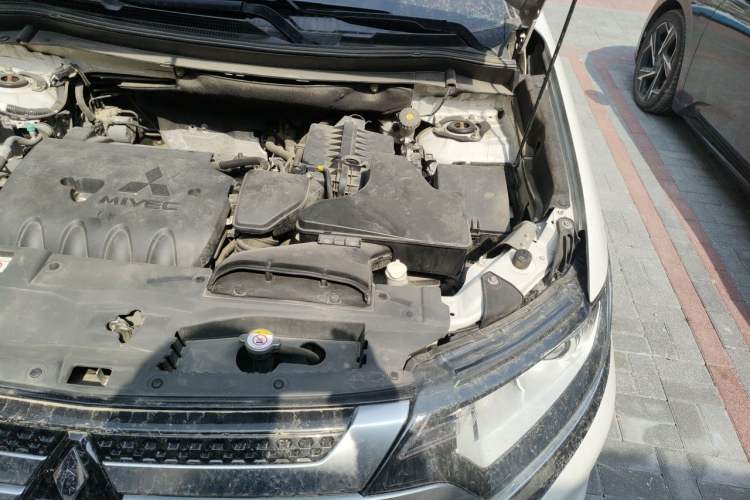 Used Mitsubishi Outlander 2021 2.0L Two-Wheel Drive Comfort Edition 7 Seats Engine Bay Left