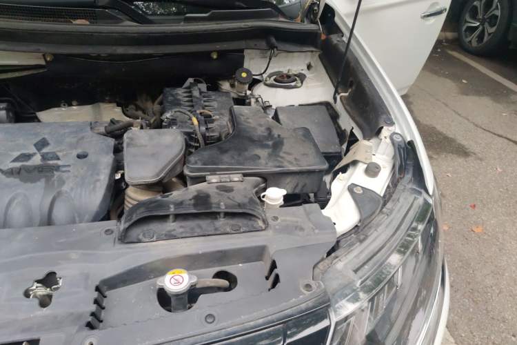 Used Mitsubishi Outlander 2021 2.4L 4x4 DynaDrive Edition 5 Seats Engine Bay Left