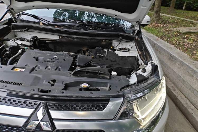 Used Mitsubishi Outlander 2021 Revised Version 2.0L Two-Wheel Drive Comfort Edition 7 Seats Engine Bay Left