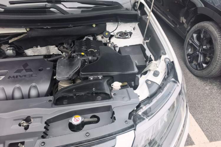 Used Mitsubishi Outlander 2021 2.4L 4x4 Zhi Xiang Edition 7 Seats Engine Bay Left