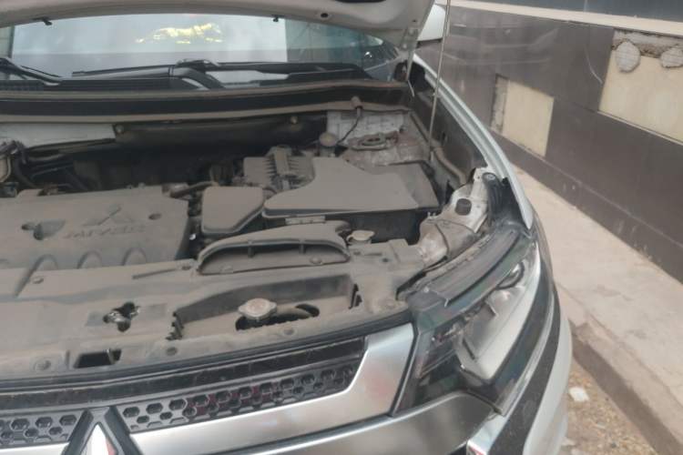 Used Mitsubishi Outlander 2021 2.0L Two-Wheel Drive Comfort Edition 5 Seats Engine Bay Left