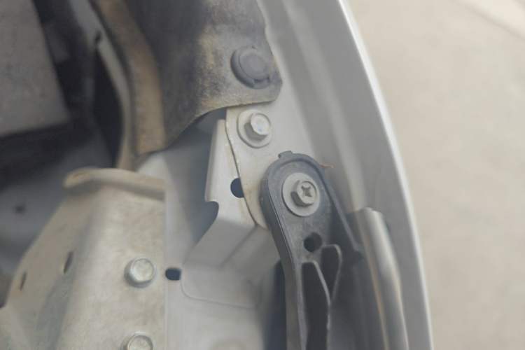 Used Mitsubishi Outlander  Engine Bay Left
