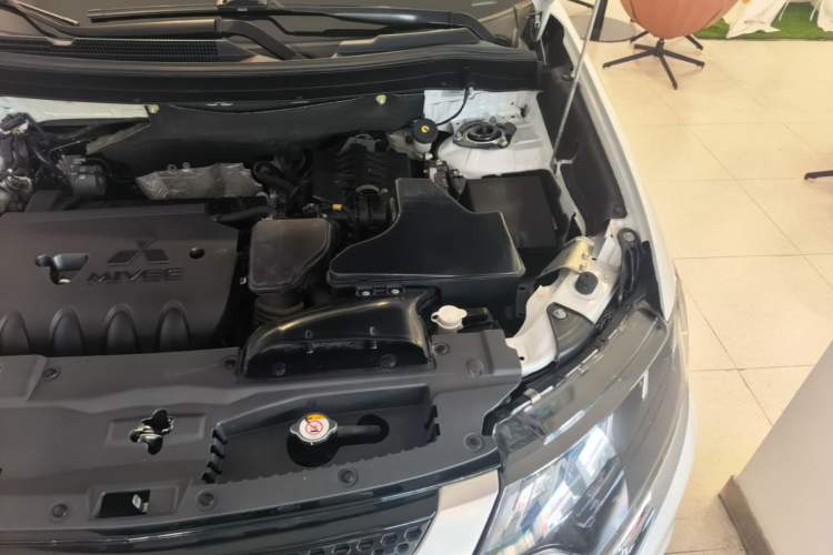 Used Mitsubishi Outlander 2021 2.4L 4x4 Zhi Xiang Edition 7 Seats Engine Bay Left