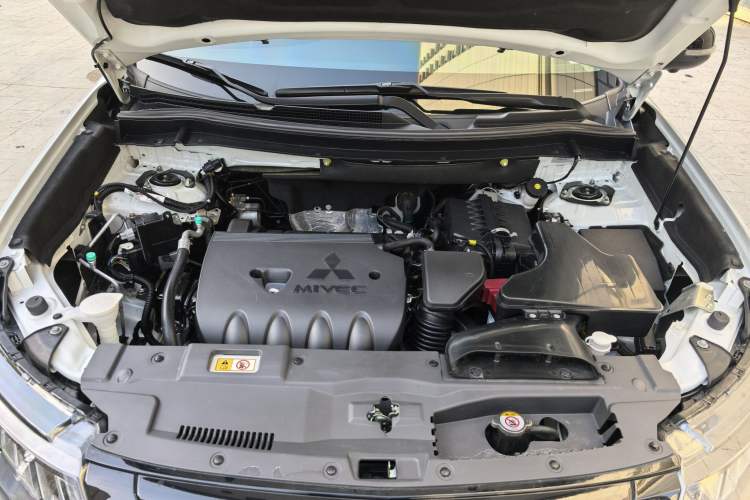 Used Mitsubishi Outlander 2021 2.4L 4x4 DynaDrive Edition 5 Seats Engine Bay