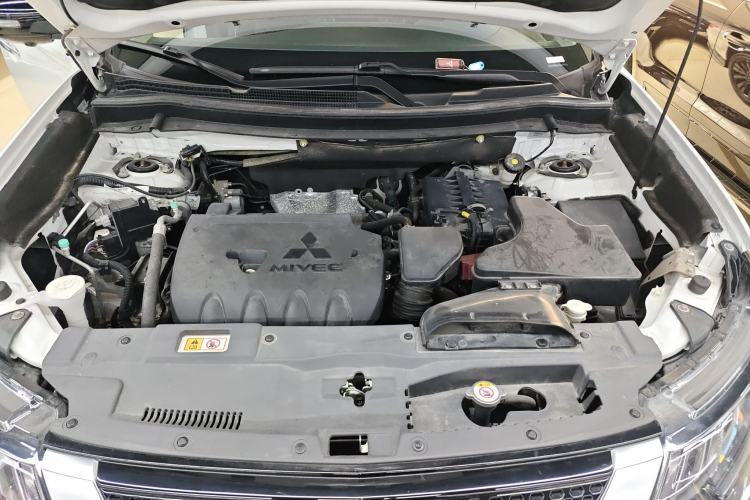 Used Mitsubishi Outlander 2021 2.4L 4x4 DynaDrive Edition 5 Seats Engine Bay