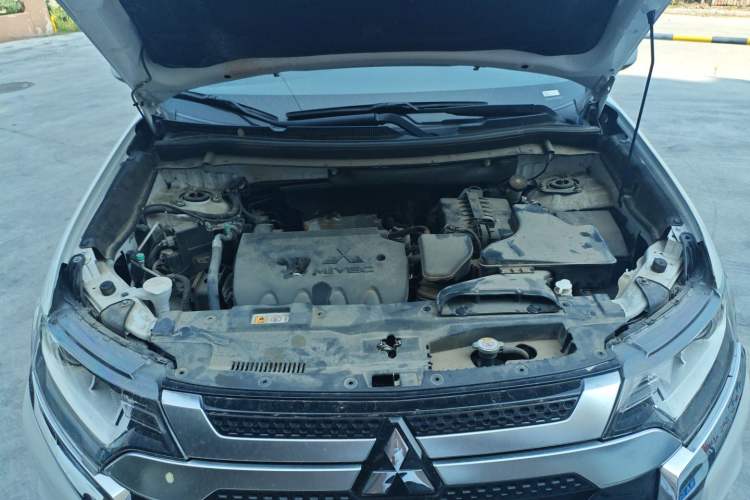 Used Mitsubishi Outlander 2021 Revised Version 2.0L Two-Wheel Drive Comfort Edition 5 Seats Engine Bay