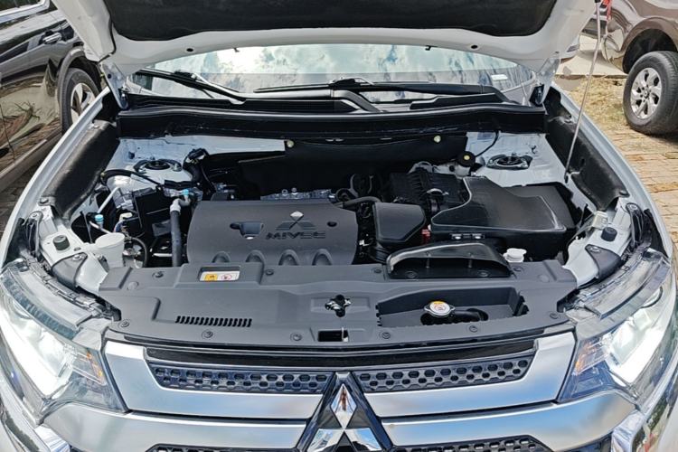 Used Mitsubishi Outlander 2021 2.0L Two-Wheel Drive Comfort Edition 5 Seats Engine Bay