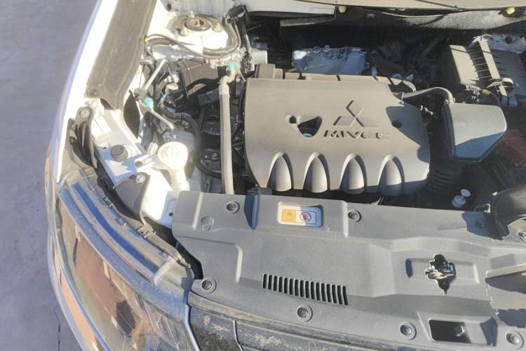 Used Mitsubishi Outlander 2021 2.4L 4x4 DynaDrive Edition 5 Seats Engine Bay Right
