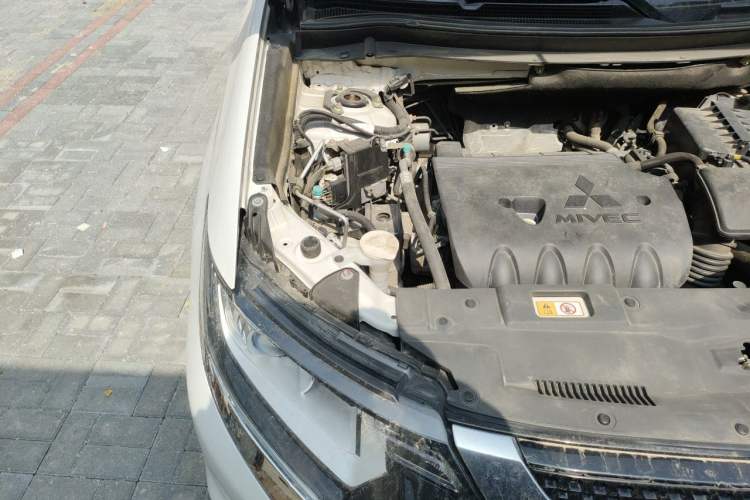 Used Mitsubishi Outlander 2021 2.0L Two-Wheel Drive Comfort Edition 7 Seats Engine Bay Right