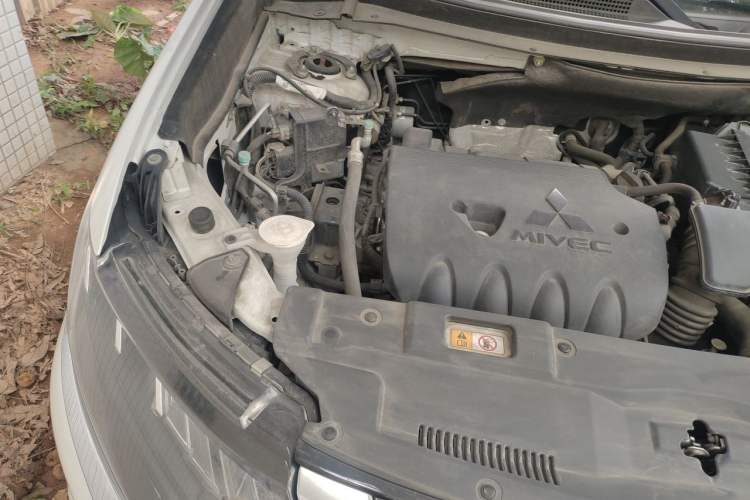 Used Mitsubishi Outlander 2021 2.4L 4x4 Zhi Xiang Edition 7 Seats Engine Bay Right