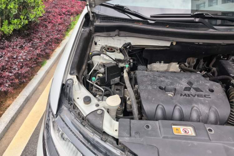 Used Mitsubishi Outlander 2021 2.0L Two-Wheel Drive Comfort Edition 5 Seats Engine Bay Right