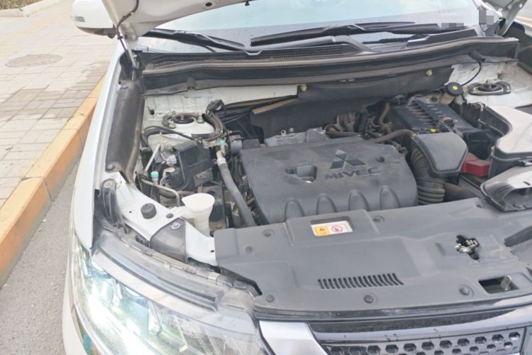Used Mitsubishi Outlander 2021 2.4L 4x4 Comfort Edition 5 Seats Engine Bay Right