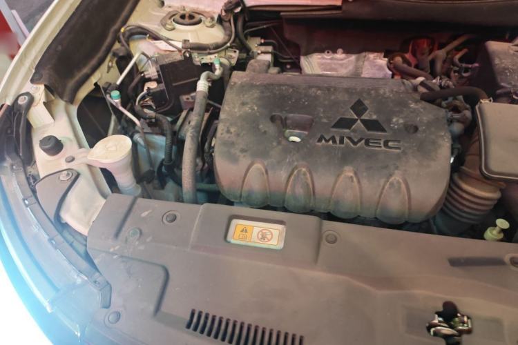 Used Mitsubishi Outlander 2021 2.0L Two-Wheel Drive Comfort Edition 5 Seats Engine Bay Right