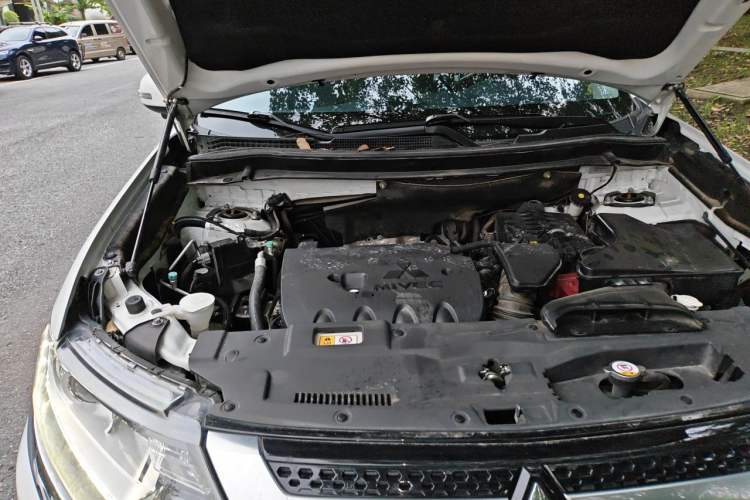 Used Mitsubishi Outlander 2021 Revised Version 2.0L Two-Wheel Drive Comfort Edition 7 Seats Engine Bay Right