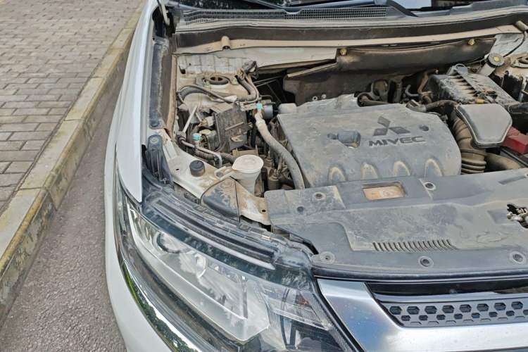 Used Mitsubishi Outlander 2021 2.0L Two-Wheel Drive Comfort Edition 5 Seats Engine Bay Right
