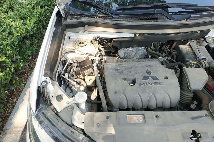 Used Mitsubishi Outlander 2021 2.0L Two-Wheel Drive Comfort Edition 5 Seats Engine Bay Right