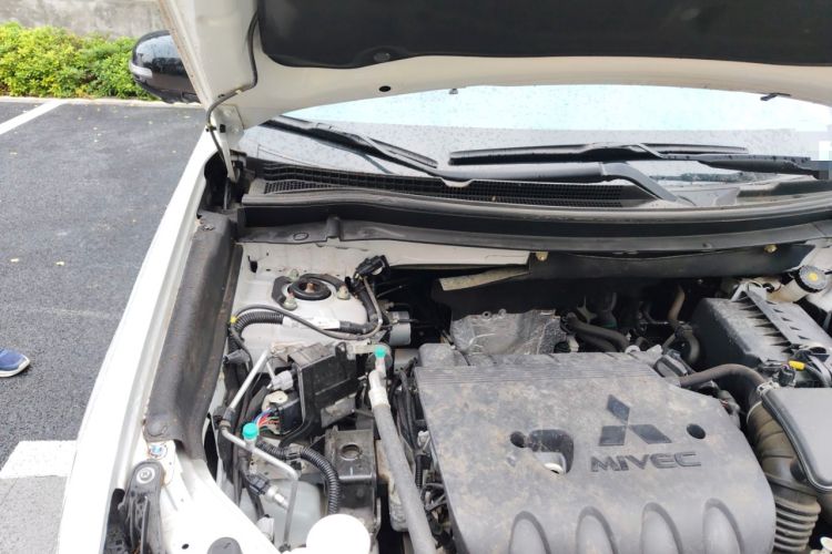 Used Mitsubishi Outlander 2021 2.4L 4x4 DynaDrive Edition 5 Seats Engine Bay Right