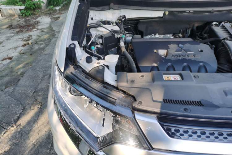 Used Mitsubishi Outlander 2021 Revised Version 2.0L Two-Wheel Drive Enjoyment Edition 5 Seats Engine Bay Right