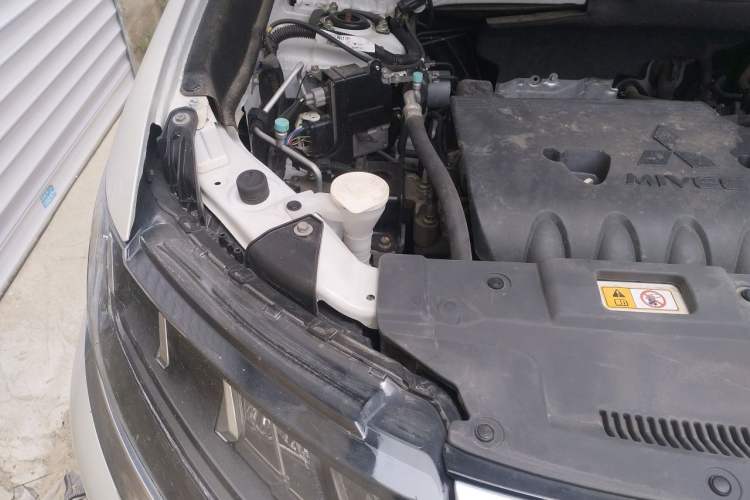 Used Mitsubishi Outlander 2021 2.4L 4x4 Zhi Xiang Edition 7 Seats Engine Bay Right