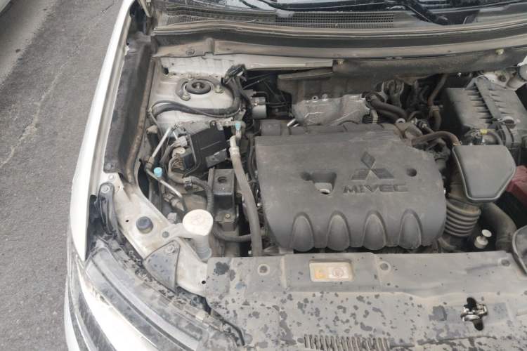Used Mitsubishi Outlander 2021 2.0L Two-Wheel Drive Comfort Edition 7 Seats Engine Bay Right