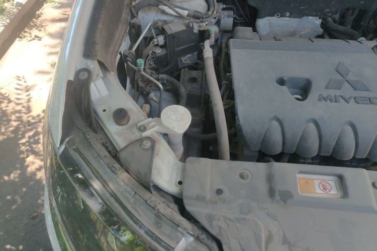 Used Mitsubishi Outlander 2021 2.4L 4x4 DynaDrive Edition 5 Seats Engine Bay Right