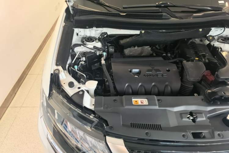 Used Mitsubishi Outlander 2021 2.4L 4x4 Zhi Xiang Edition 7 Seats Engine Bay Right