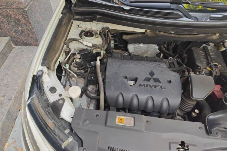 Used Mitsubishi Outlander 2021 2.0L Two-Wheel Drive Comfort Edition 5 Seats Engine Bay Right