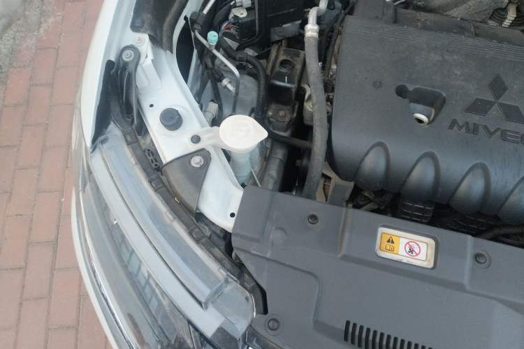 Used Mitsubishi Outlander 2021 2.4L 4x4 Zhi Xiang Edition 7 Seats Engine Bay Right