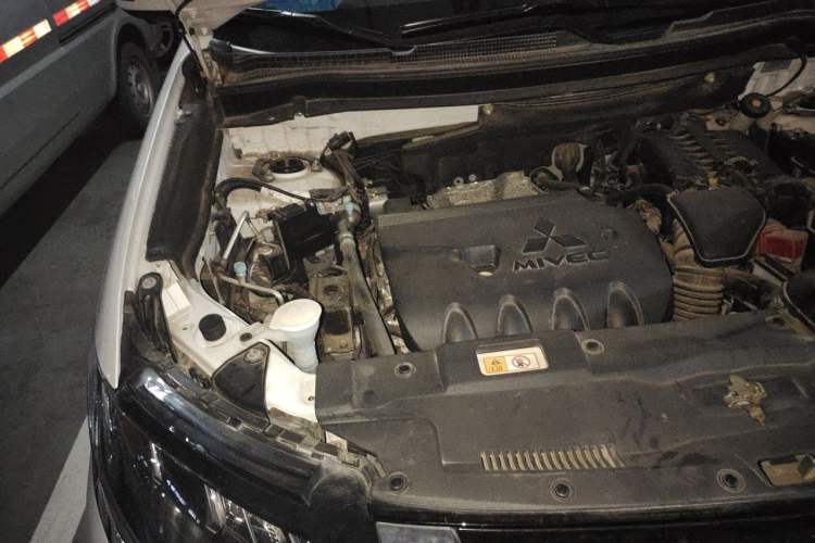 Used Mitsubishi Outlander 2021 2.4L 4x4 Zhi Xiang Edition 7 Seats Engine Bay Right