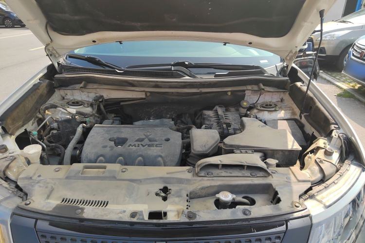 Used Mitsubishi Outlander 2021 2.4L 4x4 DynaDrive Edition 5 Seats Engine Bay