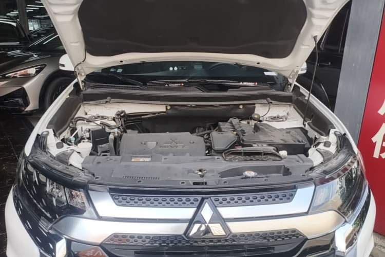 Used Mitsubishi Outlander 2021 2.4L 4x4 Zhi Xiang Edition 7 Seats Engine Bay