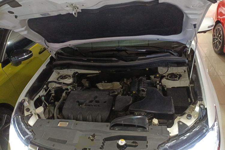 Used Mitsubishi Outlander 2021 2.4L 4x4 Zhi Xiang Edition 7 Seats Engine Bay
