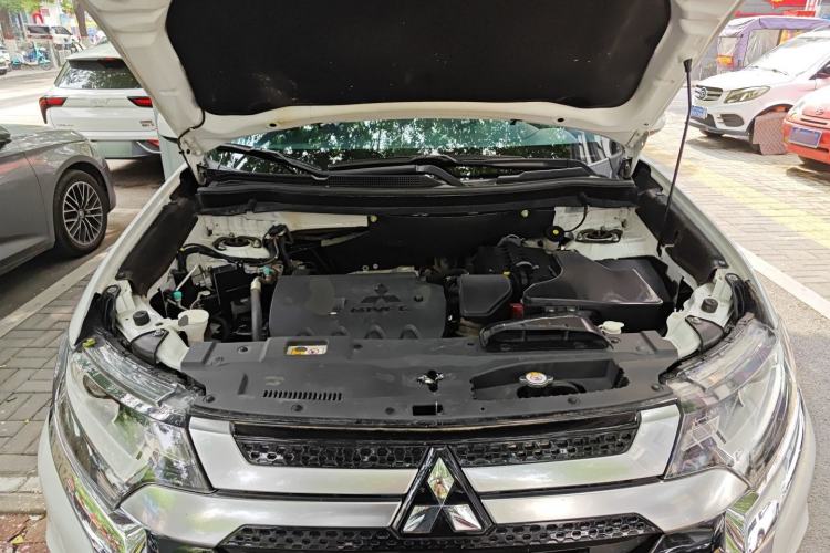 Used Mitsubishi Outlander 2021 Revised Version 2.0L Two-Wheel Drive Comfort Edition 5 Seats Engine Bay