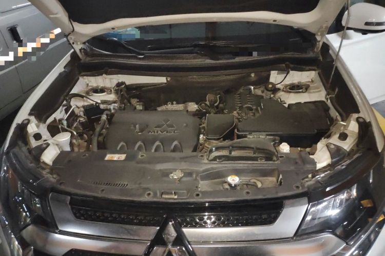 Used Mitsubishi Outlander 2021 2.4L 4x4 Zhi Xiang Edition 7 Seats Engine Bay