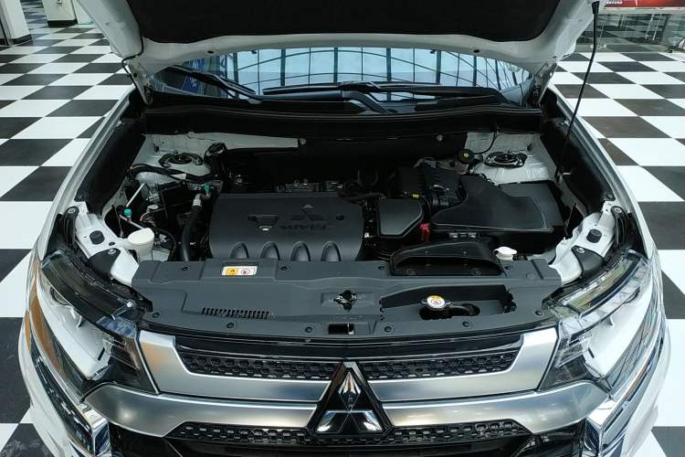 Used Mitsubishi Outlander 2021 Revised Version 2.0L Two-Wheel Drive Comfort Edition 5 Seats Engine Bay