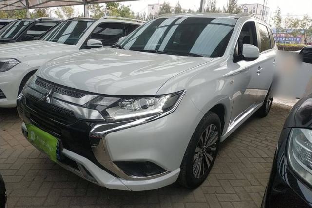 Ojetý Mitsubishi Outlander 2021 Revised Version 2.0L Two-Wheel Drive Comfort Edition 5 Seats