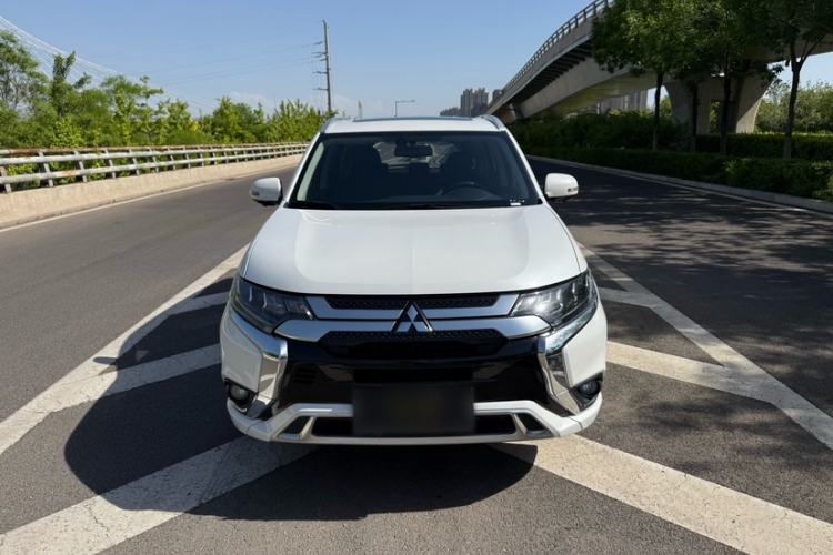 Used Mitsubishi Outlander 2021 2.4L 4x4 Zhi Xiang Edition 7 Seats Exterior 1