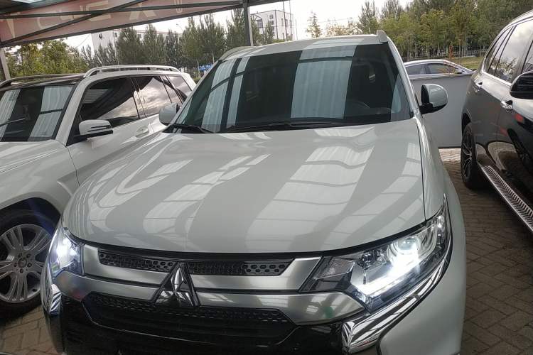 Used Mitsubishi Outlander 2021 Revised Version 2.0L Two-Wheel Drive Comfort Edition 5 Seats Exterior 1